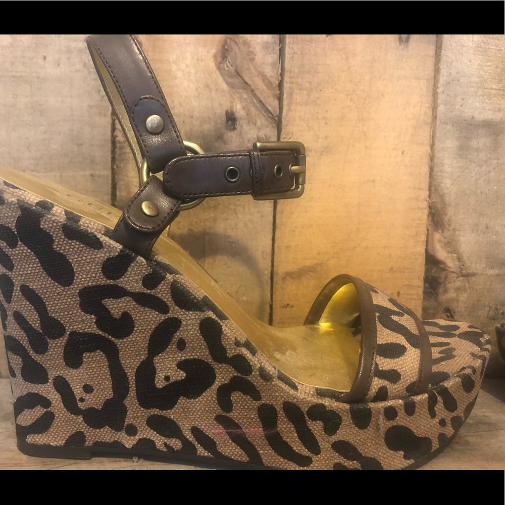 COPY - Guess wedge Loepard  EXCELLENT CONDITION